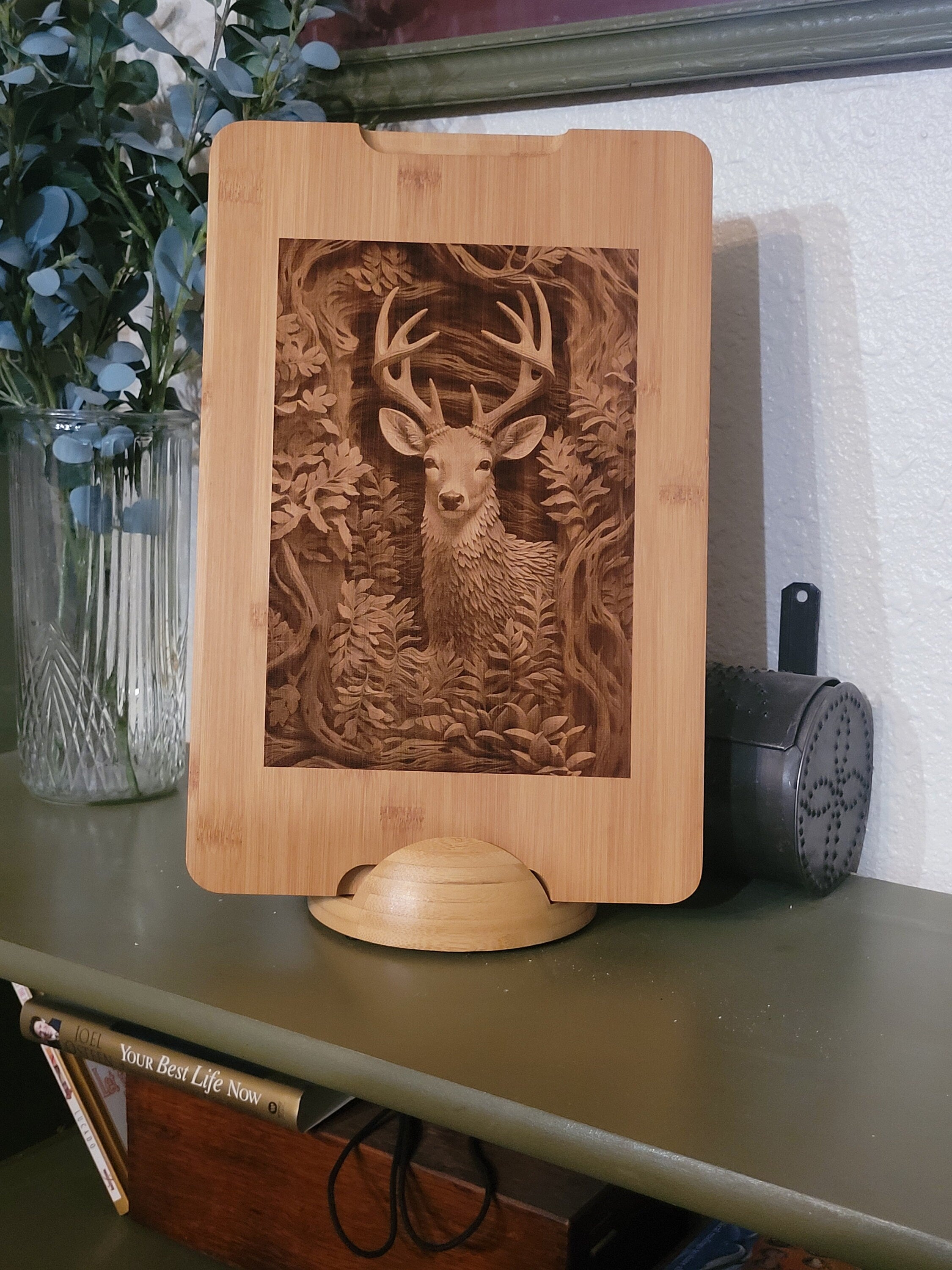Personalized Wildlife Scene Bamboo Cutting Board: 3D Engraved Hunter Gift